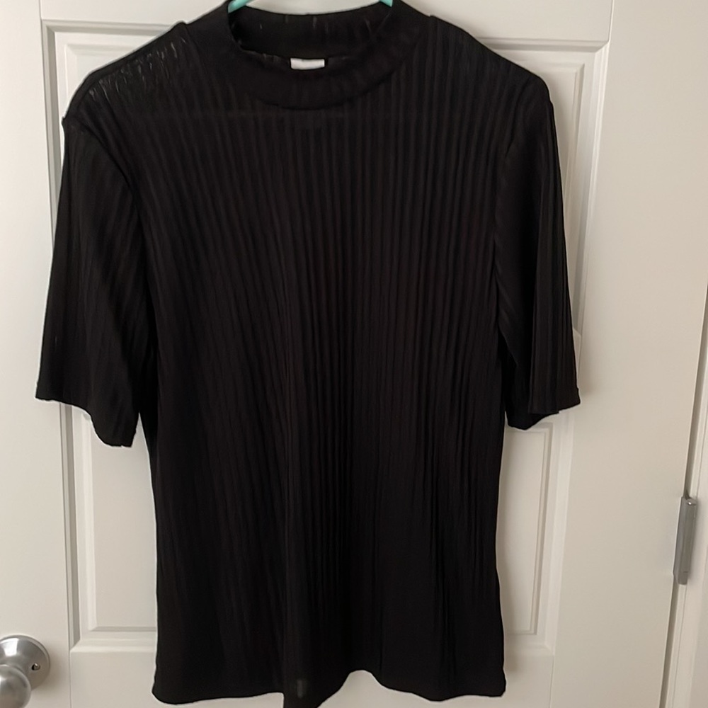 ๐ H&M Mock Turtleneck Tee - Picture 6 of 8